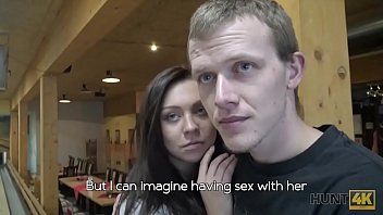 play xnxx على الانترنت مجانا البولينج يجعله اللسان في الأماكن العامة