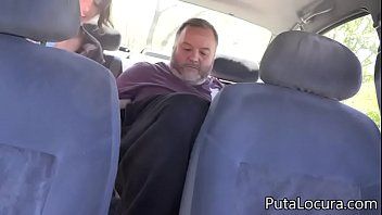 play هذه الكلبة بجسم رائع للغاية تتشكل مثل السربوايكا