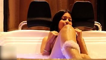 play Are pizdulice foarte moale si frumoasa aceasta tanara hot si doreste sa faca xxx oral