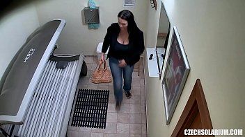 Alina Plugaru Student xnxx macht Blowjob unter der Decke