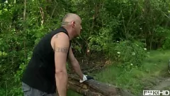 play Dzikie spotkanie w lesie cycatej blondynki Pameli w trójkącie