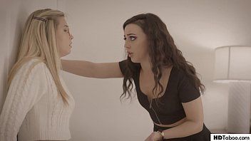 play Chicas que se follan a un chico del sexo con rubias nerd aprenden a mamar