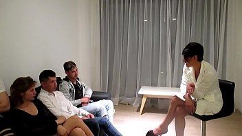 play Italianca o linge si apoi face sex bine pe la spate cu socrul ei