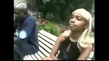 play Xnxx mosi isi fute nepoata cu tatele mari ce isi introduce jucarii in pizdulice